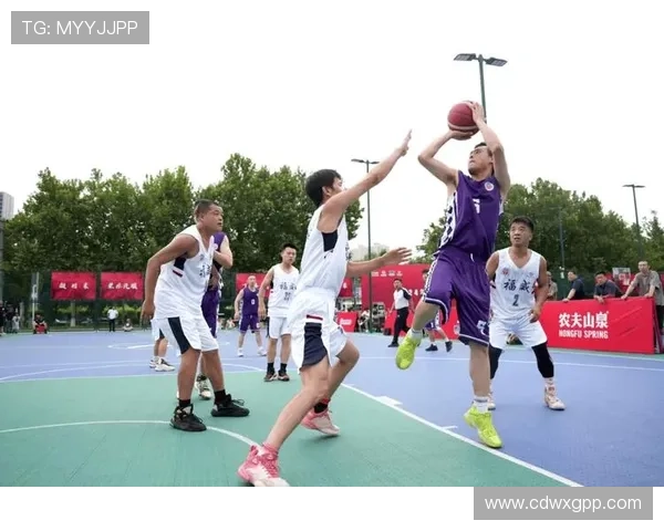 中国篮球联赛新赛季全面开启 多支球队阵容调整力争突破