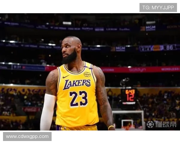 詹姆斯谈湖人新赛季目标：提升防守和团队协作力争总冠军